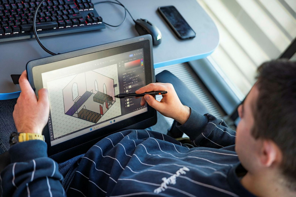 Photograph of a young person using a digital tablet to create and share visual content, highlighting digital creativity, self-expression and the role of technology in communicating ideas and emotions