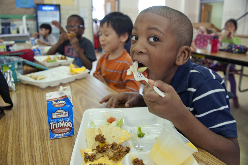 An image of school children eating lunch