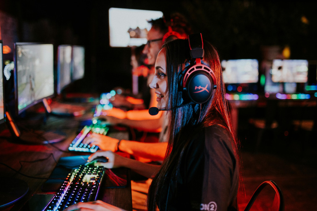 Photograph of people playing videogames on PCs