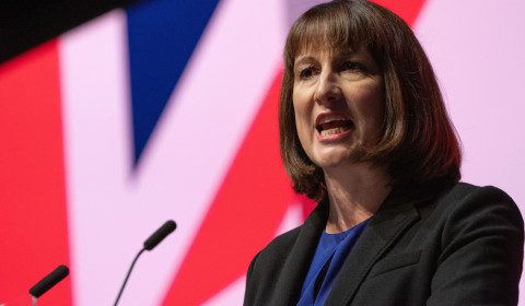 Image of Rachel Reeves mid speech at a conference.