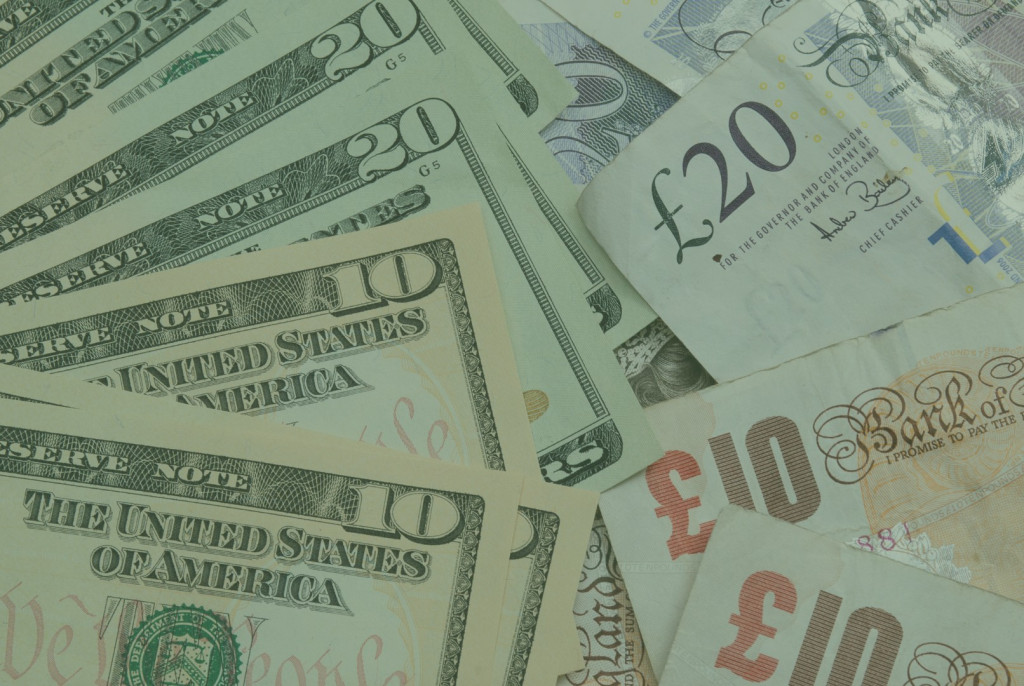 Image of US bank notes alongside Bank of England bank notes