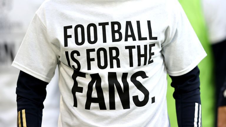 Tshirt with slogan Footbal is for the fans